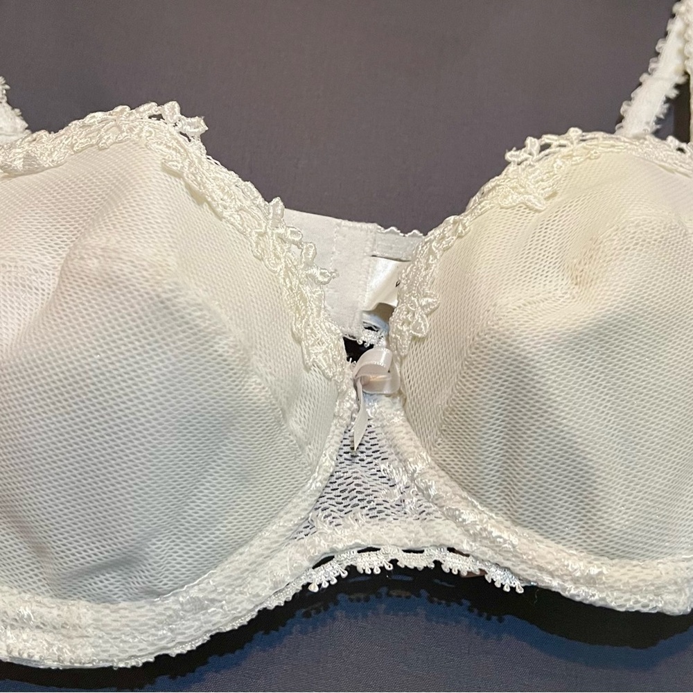 Victoria's Secret Cream Lace Bra